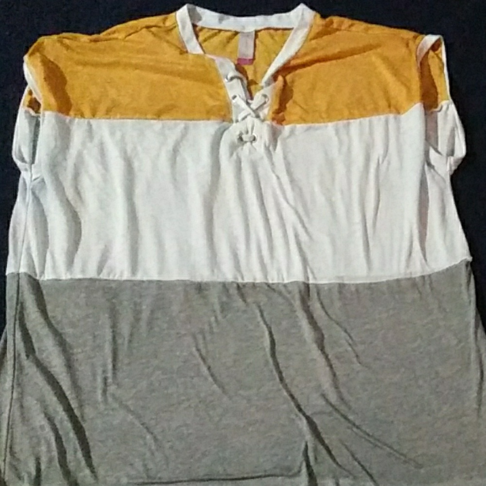 Woman's shirt (XL 15/17)